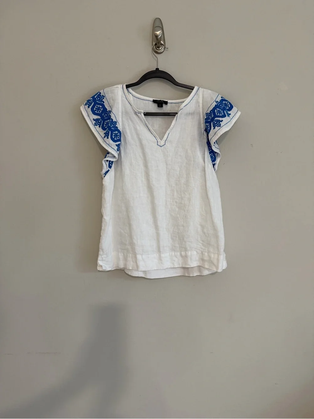 White Linen Blend Flutter Sleeve Top with Blue Embroidery J. Crew 100% linen sma